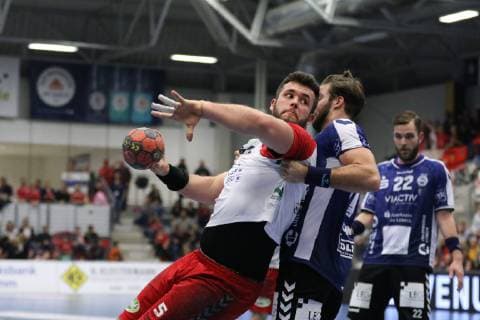Jan Brosch (ASV Hamm-Westfalen 5) gegen Markus Hansen (VfL Luebeck-Schwartau 11)(rechts) , ASV Hamm-Westfalen vs VfL Luebeck Schwartau, Handball, 2. Bundesliga, 21.12.2018, ASV Hamm-Westfalen vs VfL Luebeck Schwartau, Handball, 2. Bundesliga, 21.12.2018 Hamm Copyright: xEIBNER JanxStrohdiekx EP_JSK