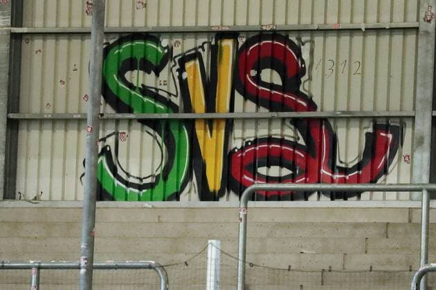 Der Schriftzug SVS als Abkürzung für den Vereinsnamen SV Sandhausen als Graffiti auf der Rückwand am Gästefanblock, Provokation, Symbolfoto, Symbolbild, Symbol, Fussball, 2.Bundesliga, SV Sandhausen - SpVgg Greuther Fürth, DFL REGULATIONS PROHIBIT ANY USE OF PHOTOGRAPHS AS IMAGE SEQUENCES AND OR QUASI-VIDEO.