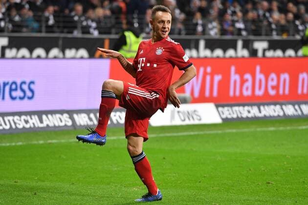 Torjubel RAFINHA (Bayern Muenchen) nach Tor zum 0-3 Jubel,Freude,Begeisterung, Aktion,Einzelaktion, Einzelbild,Freisteller,Ganzkoerperaufnahme,ganze Figur. Fussball 1. Bundesliga, 17.Spieltag,Spieltag17, Eintracht Frankfurt (F)-FC Bayern Muenchen M) 0-3. am 22.12.2018 in Frankfurt. C O M M E R Z B A N K A R E N A. DFL REGULATIONS PROHIBIT ANY USE OF PHOTOGRAPHS AS IMAGE SEQUENCES AND OR QUASI-VIDEO. *** Goal Jubilee RAFINHA Bayern Muenchen after goal for 0 3 Jubel Jubilee Joy Enthusiasm Action Single Action Single Photo Clip Whole Body Full Holder Whole Figure Soccer 1 Bundesliga 17 Matchday Matchday17 Eintracht Frankfurt F FC Bayern Muenchen M 0 3 on 22 12 2018 in Frankfurt C O M M E R Z B A N K A R E N A DFL REGULATIONS PROHIBIT ANY USE OF PHOTOGRAPHS AS IMAGE SEQUENCES AND OR QUASI VIDEO