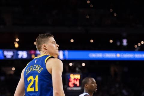 181222 Jonas Jerebko of Golden State Warriors during a regular season NBA Basketball Herren USA game between Golden State Warriors and Dallas Mavericks on December 22, 2018 in Oakland. Photo: Joel Marklund BILDBYRN kod JM 87819 Copyright: JOELxMARKLUND BB181222JM016