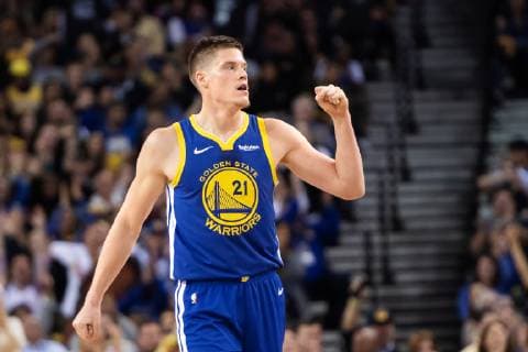 181222 Jonas Jerebko of Golden State Warriors celebrates during a regular season NBA Basketball Herren USA game between Golden State Warriors and Dallas Mavericks on December 22, 2018 in Oakland. Photo: Joel Marklund BILDBYRN kod JM 87819 Copyright: JOELxMARKLUND BB181222JM034