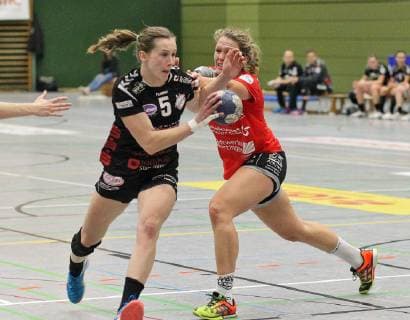 5 Kim Land (HL) 9 Lea Schuhknecht (TGN) Handball 2. HBF TG Nuertingen vs. HL Buchholz 08-Rosengarten 2018-12-22 Foto:Eibner Handball 2. HBF TG Nuertingen vs. HL Buchholz 08-Rosengarten Nuertingen Copyright: xBaur xEibner-Pressefotox EP_Soba