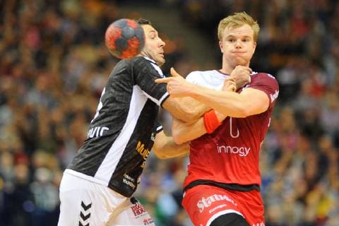 Handball Verein Hamburg vs. TuSEM Essen, Handball, 2.Bundesliga, 23.12.18 Blazenko Lackovic (Nr. 6, Handball Sport Verein Hamburg) gegen Lucas Firnhaber (Nr. 26, TuSEM Essen) Handball Sport Verein Hamburg vs. TuSEM Essen, Handball, 2.Bundesliga, 23.12.18