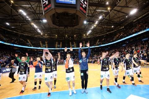Handball Handball 2.Liga 2018 2019 - Handball Sportverein Hamburg vs. TuSEM Essen Mannschaft des Handball Sportverein Hamburg, Schlussjubel Barclaycard Arena Hamburg