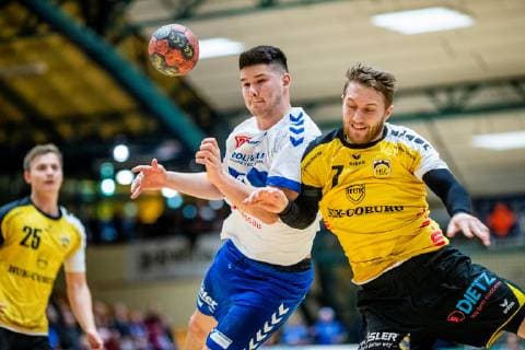 Philip Jungemann 21 (Dessau-Rosslauer HV 06) und Lukas Wucherpfennig 7 (HSC Coburg) waehrend der DKB Handball 2. Bundesliga Begegnung zwischen Dessau-Rosslauer HV 06 und HSC Coburg in der Anhalt Arena am 23. December 2018 in Bauhausstadt Dessau, Sachsen Anhalt (Saxony Anhalt), Deutschland (Germany) HB-2BL Dessau-Rosslauer HV 06 - HSC Coburg Dessau Copyright: xEIBNER HartmutxBoesenerx EP_HBR