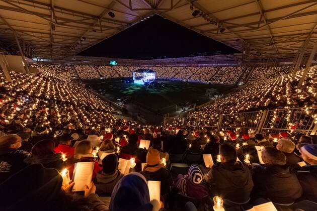 Fußball, Stadiongeschichte 1. FC Magdeburg 23.12.2018, xtgx, Fussball 2.Bundesliga, 1.FC Magdeburg - Weihnachtssingen emspor, v.l. Übersicht der MDCC Arena, Panorama, Weitwinkel (DFL DFB REGULATIONS PROHIBIT ANY USE OF PHOTOGRAPHS as IMAGE SEQUENCES and or QUASI-VIDEO) Magdeburg