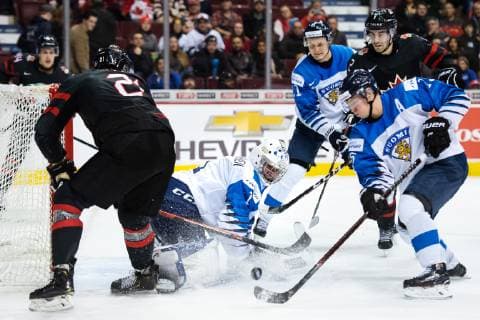 181223 Goaltender Ukko-Pekka Luukkonen of Finland during the U20 Ice hockey Eishockey game between Finland and Canada on December 23, 2018 in Vancouver. Photo: Joel Marklund BILDBYRN kod JM 87821 Copyright: JOELxMARKLUND BB181223JM027