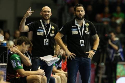 Trainer Bennet Wiegert (re.) mit Co-Trainer Yves Grafenhorst (SC Magdeburg) - Handball Bundesliga Saison 2018-2019 Punktspiel SC Magdeburg vs. Füchse Berlin in der GETEC Arena in Magdeburg - Deutschland, Handball, Mann, Maenner,23.12.2018
