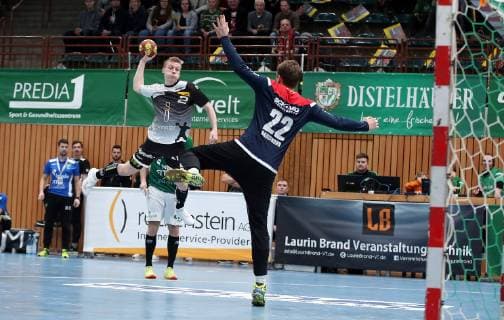 v.li.: Dennis Sczesny (TuSEM Essen), Max Brustmann (DJK Rimpar Wölfe), DKB 2. Handball-Bundesliga, DJK Rimpar Wölfe - TuSEM Essen,