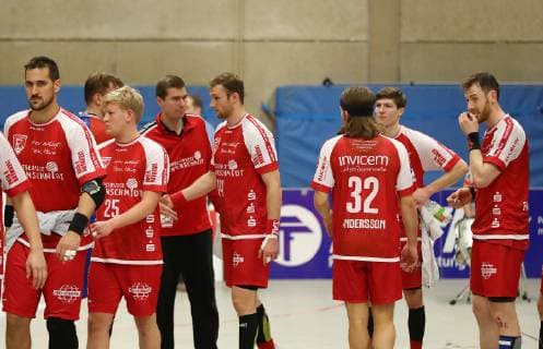 TuS Ferndorf - TV Großwallstadt, 26.12.2018 Hängende Köpfe bei der Mannschaft des TuS Ferndorf, nach der 26:35 Niederlage gegen den TV Großwallstadt, Kreuztal Stählerwiese Deutschland