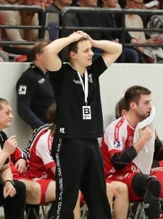 TuS Ferndorf - TV Großwallstadt, 26.12.2018 Bildmitte: Trainer Michael Lerscht (TuS Ferndorf) scheint schon etwas ratlos, (TV Großwallstadt) Kreuztal Stählerwiese Deutschland