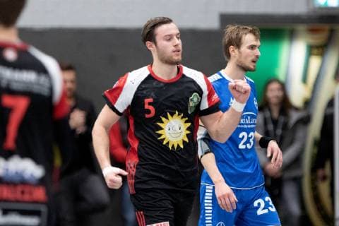 Luebbecke, Deutschland 26.12.2018: 2. Handball Bundesliga - 2018 2019 - TuS-N-Luebbecke vs. TSV Bayer Dormagen (L-R) Jo Gerrit Genz (Luebbecke), Benjamin Richter (Dormagen) Luebbecke Nordrhein-Westfalen Deutschland Merkur Arena