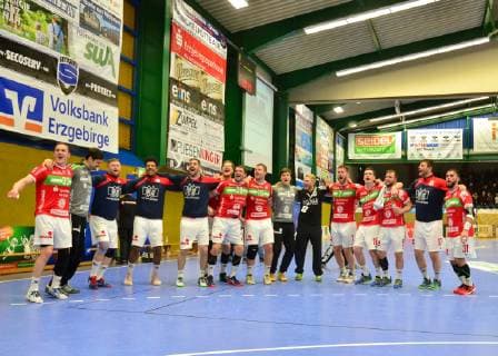 Nach Spielschluss: Jubel der Hüttenberger Spieler Handball 2.Liga 2018 19 EHV Aue - TV Hüttenberg 26:31 am 27.12.2018 EHV Aue - TV Hüttenberg
