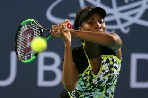 (181228) -- ABU DHABI, Dec. 28, 2018 (Xinhua) -- Venus Williams of the United States returns the ball to her sister Serena Williams during the 2018 Mubadala World Tennis Championship match in Abu Dhabi, the United Arab Emirates (UAE), on Dec. 27, 2018. Venus Williams won 2-1. (Xinhua Mahmoud Khaled) (SP)UAE-ABU DHABI-TENNIS-MUBADALA WORLD TENNIS CHAMPIONSHIP 