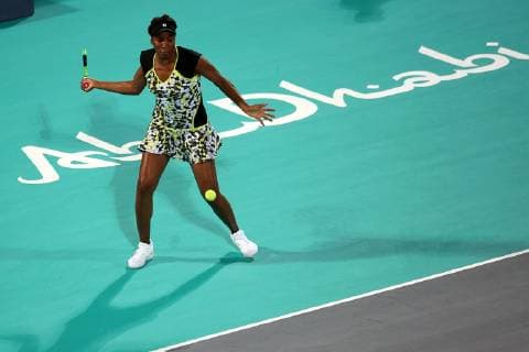 (181228) -- ABU DHABI, Dec. 28, 2018 (Xinhua) -- Venus Williams of the United States returns the ball to her sister Serena Williams during the 2018 Mubadala World Tennis Championship match in Abu Dhabi, the United Arab Emirates (UAE), on Dec. 27, 2018. Venus Williams won 2-1. (Xinhua Mahmoud Khaled) (SP)UAE-ABU DHABI-TENNIS-MUBADALA WORLD TENNIS CHAMPIONSHIP 
