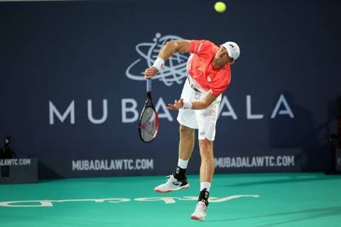 (181228) -- ABU DHABI, Dec. 28, 2018 (Xinhua) -- Kevin Anderson of South Africa serves during his match against Hyeon Chung of South Korea at the 2018 Mubadala World Tennis Championship in Abu Dhabi, the United Arab Emirates (UAE), on Dec. 27, 2018. Kevin Anderson won 2-1. (Xinhua Mahmoud Khaled) (SP)UAE-ABU DHABI-TENNIS-MUBADALA WORLD TENNIS CHAMPIONSHIP 