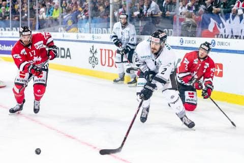 28.12.2018 - Eishockey - Saison 2018 2019 - Spengler Cup - Spiel 2: Team Canada - Thomas Sabo Ice Tigers Icetigers Nürnberg - ThHa - Mike Mieszkowski (72, Thomas Sabo Ice Tigers ) Simon Despres Bellavance (2, Team Canada )