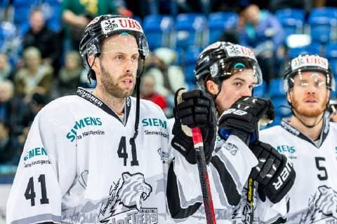 28.12.2018 - Eishockey - Saison 2018 2019 - Spengler Cup - Spiel 2: Team Canada - Thomas Sabo Ice Tigers Icetigers Nürnberg - ThHa - Will Acton (41, Thomas Sabo Ice Tigers ) traurig, enttäuscht