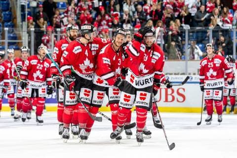 28.12.2018 - Eishockey - Saison 2018 2019 - Spengler Cup - Spiel 2: Team Canada - Thomas Sabo Ice Tigers Icetigers Nürnberg - ThHa - Chris Didomenico (89, Team Canada ) Kodie Curran (4, Team Canada ) Kevin Bieksa (3, Team Canada ) Freude Jubel