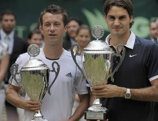 Germany s Philipp Kohlschreiber as second placed, left, and Switzerland s Roger Federer as winner pose with cups after the final match of the ATP Tennis Herren International Series tennis tournament Gerry Weber Open in Halle, western Germany, Sunday, June 15, 2008. Federer won 6-3, 6-4. ( Eckehard Schulz) Halle DEU