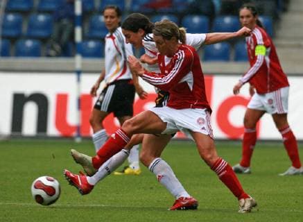 German Birgit Prinz, behind, and Danish Catherine Paaske-Soerensen during the friendly soccer match between the women national teams of Germany and Denmark in Magdeburg, eastern Germany, Sunday, July 29, 2007. ( Eckehard Schulz) MAGDEBURG DEU