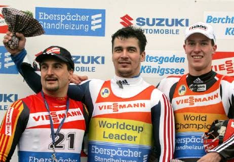 Georg Hackl, Albert Demtschenko, Russland, und David Moeller, von links, waehrend der Siegerehrung beim Rennrodel Weltcup der Herren in Koenigssee am Donnerstag, 6. Jan. 2005. Demtschenko gewann vor den beiden Deutschen Hackl und Moeller. ( Eckehard Schulz) ---German Georg Hackl, Albert Demtschenko from Russia and German David Moeller, from left, during the winner ceremony of the men s Luge World Cup in Koenigssee, southern Germany, Thursday, Jan. 6, 2005. ( Eckehard Schulz) KOENIGSSEE DEU *** Georg Hackl Albert Demtschenko Russia and David Moeller from left during the award ceremony at the Mens Luge World Cup in Koenigssee on Thursday 6 Jan 2005 Demtschenko won ahead of the two Germans Hackl and Moeller Eckehard Schulz German Georg Hackl Albert Demtschenko from Russia and German David Moeller from left during the winner ceremony of the men s Luge World Cup in Koenigssee southern Germany Thursday 6 Jan 2005 Eckehard Schulz KOENIGSSEE DEU