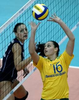 Marcelle Rodrigues, right, of Brazil passes the ball watched by Maria Gkaragkouni , left, of Greece during the first round match of Women s Volleyball World Championship WM Weltmeisterschaft Greece vs. Brazil in Leipzig, eastern Germany, Monday, Sep. 2, 2002( Eckehard Schulz) LEIPZIG DEU