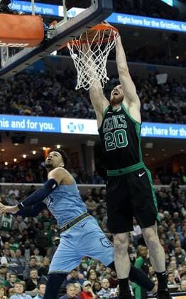 Boston Celtics forward Gordon Hayward (R) dunks against Memphis Grizzlies forward Dillon Brooks, of Canada, (L) at FedExForum in Memphis, Tennessee, USA, 29 December 2018. Boston Celtics at Memphis Grizzlies Basketball !ACHTUNG: NUR REDAKTIONELLE NUTZUNG!  Copyright: xMIKExBROWNx AME2679 20181230-636817432708927511