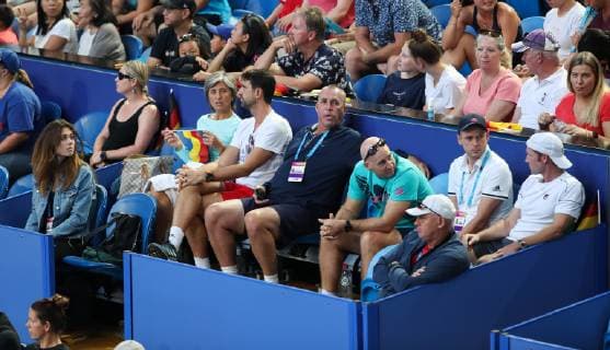 Alexander Zverev Team in der Spielerloge, ganz links in Jeans Jacke Olya Sharipova,Mutter Irina Zvereva , Physio Hugo Gravil, Trainer,coach Ivan Lendl ,Fitness Trainer Jez Green, Kerber Physio Andre Kreidler, Trainer Rainer Schuettler und vor ihm Vater Alexander Zverev Sen. Tennis - Hopman Cup 2019 - ITF - RAC Arena - Perth - Western Australia - Australia - 30 December 2018. Copyright: xJuergenxHasenkopfx