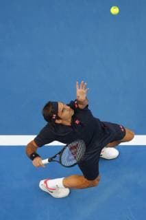 30th December 2018, RAC Arena, Perth, Australia; Hopman Cup Tennis, sponsored by Mastercard; Roger Federer of Team Switzerland serves to Cameron Norrie of Team Great Britain  ActionPlus12091721 DavidxWoodley
