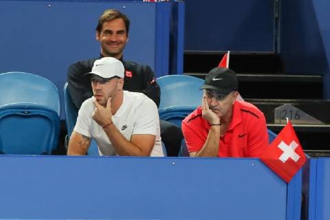 Team Switzerland, vorne Belinda Bencic Fitness Trainer Martin Hromkovic und Vater Ivan Bencic, dahinter Roger Federer Copyright: xJuergenxHasenkopfx