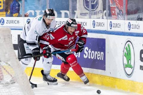 30.12.2018 - Eishockey - Saison 2018 2019 - Spengler Cup - Halbfinale: Team Canada - Thomas Sabo Ice Tigers Icetigers Nürnberg - ThHa - Chris Brown (11, Thomas Sabo Ice Tigers ) Maxim Noreau (56, Team Canada )