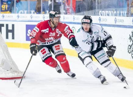30.12.2018 - Eishockey - Saison 2018 2019 - Spengler Cup - Halbfinale: Team Canada - Thomas Sabo Ice Tigers Icetigers Nürnberg - ThHa - Bryan Lerg (71, Thomas Sabo Ice Tigers ) Dominic Moore (28, Team Canada )