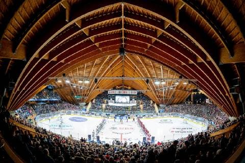 30.12.2018 - Eishockey - Saison 2018 2019 - Spengler Cup - Halbfinale: Team Canada - Thomas Sabo Ice Tigers Icetigers Nürnberg - ThHa - Vaillant Arena, die Mannschaften Canada und Ice Tigers stehen sich gegenüber