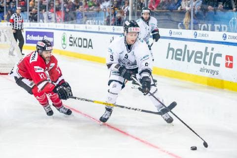 30.12.2018 - Eishockey - Saison 2018 2019 - Spengler Cup - Halbfinale: Team Canada - Thomas Sabo Ice Tigers Icetigers Nürnberg - ThHa - Andrew Ebbett (19, Team Canada ) Brandon Buck (9, Thomas Sabo Ice Tigers )