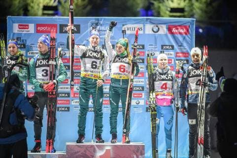 Gelsenkirchen, Germany 29.12.2018, JOKA Biathlon World Team Challenge, Franziska Preuß (Germany), Simon Schempp (Germany), Lukas Hofer (Italy), Darja Domratschawa (Belarus), Ole Einar Bjorndalen (Norway) lacht, lachen ( DeFodi520 *** Gelsenkirchen Germany 29 12 2018 JOKA Biathlon World Team Challenge Franziska Preuß Germany Simon Schempp Germany Lukas Hofer Italy Darja Domratschawa Belarus Ole Einar Bjorndalen Norway laughing laughing laughing DeFodi520