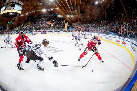 30.12.2018 - Eishockey - Saison 2018 2019 - Spengler Cup - Halbfinale: Team Canada - Thomas Sabo Ice Tigers Icetigers Nürnberg - ThHa - Bryan Lerg (71, Thomas Sabo Ice Tigers ) Aaron Gagnon (11, Team Canada ) Torrey Mitchell (17, Team Canada )