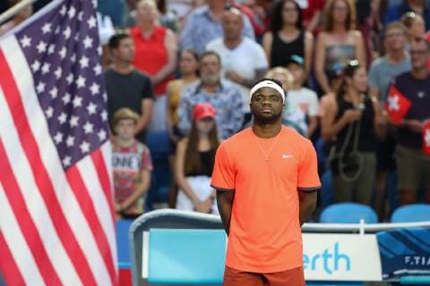 Frances Tiafoe steht neben der Fahne,Flagge waehred die National Hymne gespielt wird, Copyright: xJuergenxHasenkopfx