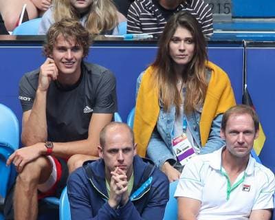 Sport Bilder des Tages Team Germany, Alexander Zverev sitzt mit Olya Sharypova in der Spielerloge und verfolgt das Spiel, vorne sitzen R-L Angelique Kerber Trainer,coach Rainer Schuettler und Physiotherapeut Andre Kreidler. Copyright: xJuergenxHasenkopfx