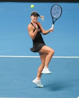 Angelique Kerber springt hoch um den Ball zu schlagen,Mixed Doubles Copyright: xJuergenxHasenkopfx