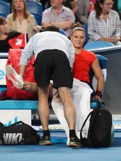 Maria Sakkari wird von einem Physiotherapeuten behandelt Tennis - Hopman Cup 2019 - ITF - RAC Arena - Perth - Western Australia - Australia - 3 January 2019. Â Copyright: xJuergenxHasenkopfx