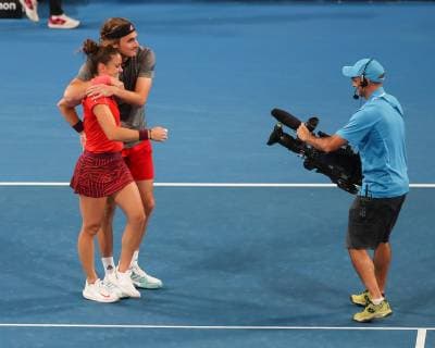 Maria Sakkari und Stefanos Tsitsipas jubeln nach ihrem Sieg,Jubel,Freude,Emotion ,Mixed Doubles Copyright: xJuergenxHasenkopfx
