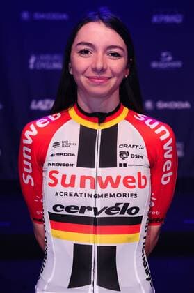 Liane Lippert (GER Team Sunweb Woman) im Trikot der amtierenden Deutschen Strassenmeisterin aus dem Jahr 2018 - Portrait - Porträt - Oberkoerper - Oberkörper - Hochformat - hoch - hochkant - vertikal - Event Veranstaltung: Teampraesentation Team Sunweb - Location Ort: Umspannwerk Berlin Alexanderplatz Deutschland Germany Europa Europe Datum Date: 03.01.2019