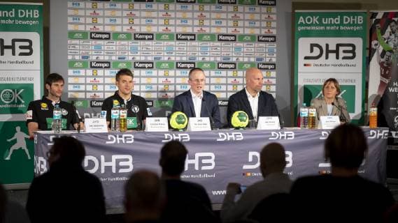 Uwe Gensheimer, Christian Prokop, Tim Oliver Kalle, Axel Kromer und Maike Roettger waehrend der Pressekonferenz. Pressekonferenz des DHB vor dem Start der Weltmeisterschaft, Handball, 03.01.19 Hamburg Hamburg Germany Steigenberger Hotel Treudelberg Copyright: xAgentur54Gradx xFelixxKoenigx