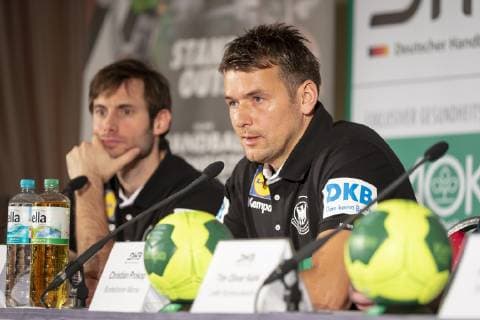 Uwe Gensheimer und Bundestrainer Christian Prokop waehrend der Pressekonferenz. Pressekonferenz des DHB vor dem Start der Weltmeisterschaft, Handball, 03.01.19 Hamburg Hamburg Germany Steigenberger Hotel Treudelberg Copyright: xAgentur54Gradx xFelixxKoenigx