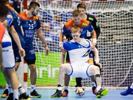 190103 Bjarte Myrhol of Norway and Ymir Örn Gislason of Iceland competes for the ball during the Gjensidige Cup match between Norway and Iceland on January 3, 2019 in Oslo. Photo: Vegard Wivestad Grott BILDBYRAN kod VG 170266 Copyright: VEGARDxWIVESTADxGRoTT BB190103BB455