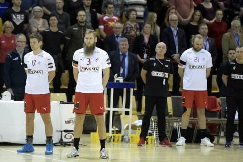Nikolaj OEris Nielsen (31) og resten af det danske landshold holder et minuts stilhed for ofrene fra togulykken paa Storebaeltsbroen inden venskabskampen mod Ungarn i Bygma Cup i Ceres Arena i Aarhus torsdag den 3. januar 2019.. , Denmark Copyright: HenningxBaggerx COP102 spdk20190103-203106-L