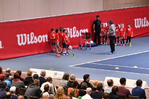 GER, Internationaler DTB Tenniskongress 2019 04.01.2018, Estrel Congress Center, Berlin, GER, Internationaler DTB Tenniskongress 2019 im Bild Andreas Poppe demonstriert Übungen zum Thema Tennis in der Schule