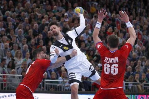 04.01.2019, TUI Arena, Hannover, Laenderspiel, Deutschland (GER) vs Tschechien (CZE), im Bild Milan Skvaril (24, CZE) und Stephan Zeman (66, CZE) im Zweikampf mit Fabian Wiede (10, GER) Deutschland (GER) vs Tschechien (CZE)