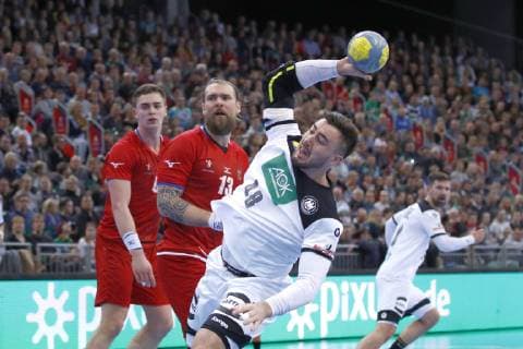 04.01.2019, TUI Arena, Hannover, Laenderspiel, Deutschland (GER) vs Tschechien (CZE), im Bild Jannik Kohlbacher (48, GER) beim Torwurf Deutschland (GER) vs Tschechien (CZE)
